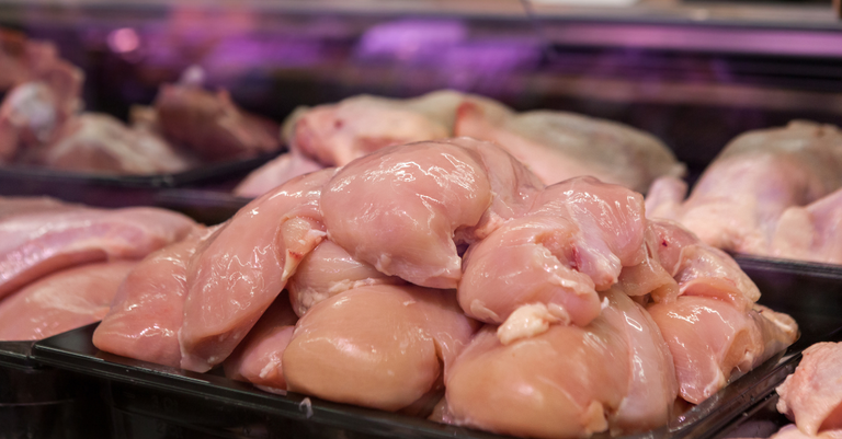 Brasil suspende exportações de carne de aves para 44 países