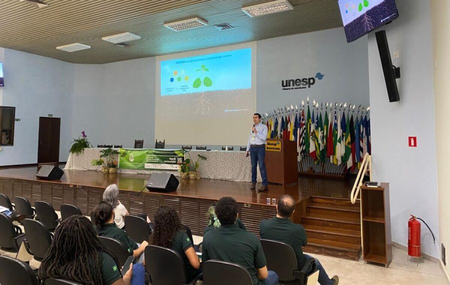 Acadian-aborda-uso-de-extrato-da-alga-marinha-Ascophyllum-nodosum-como-bioestimulante-para-a-agricultura-no-I-Simposio-de-Bioinsumos-da-Unesp-em-Jaboticabal-Foto-Divulgacao